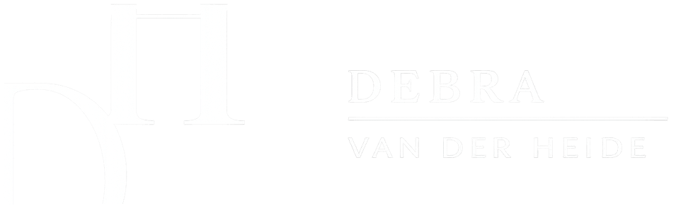 logo debra van der heide wit